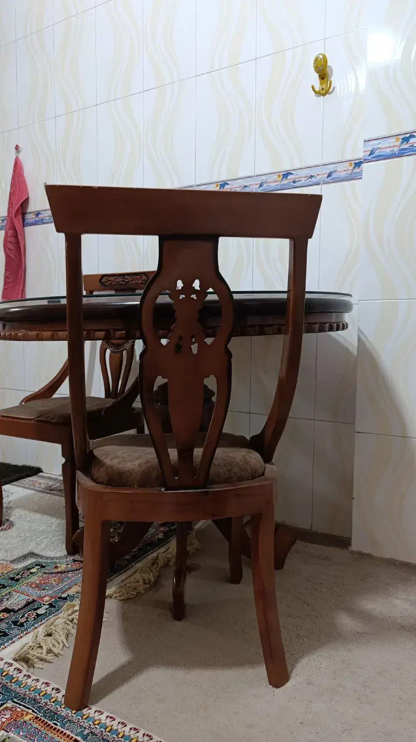 میز نهار خوری|میز و صندلی غذاخوری|قم, شهرک امام حسین|دیوار