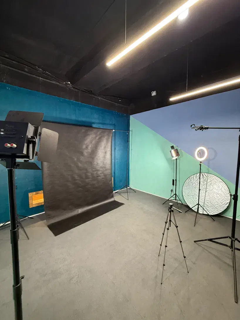 اجاره استدیو عکاسی و تولید محتوا|اجارهٔ کوتاهمدت دفتر کار و فضای آموزشی|اصفهان, کوی سپاهان|دیوار