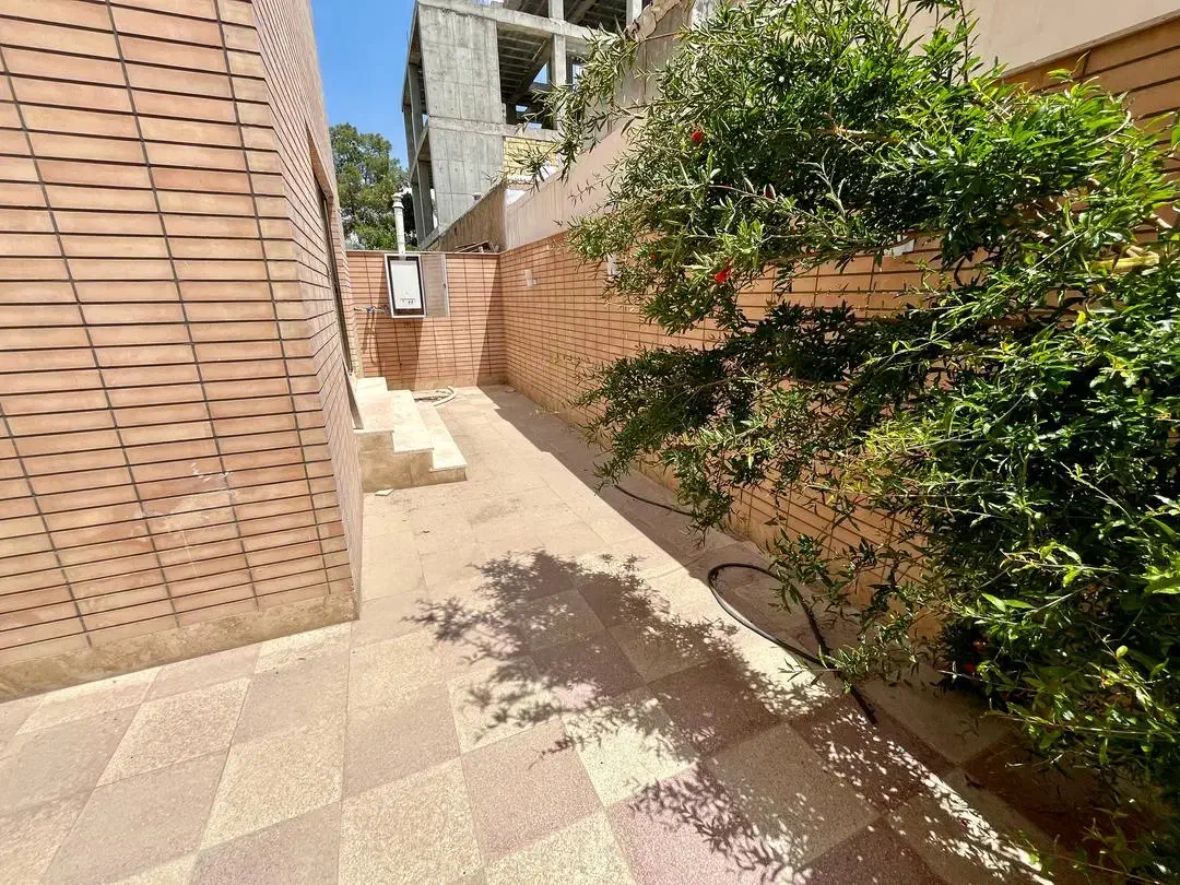 رهن همکف حیاط  اختصاصی|اجارهٔ آپارتمان|شاهین‌شهر, نظامی|دیوار