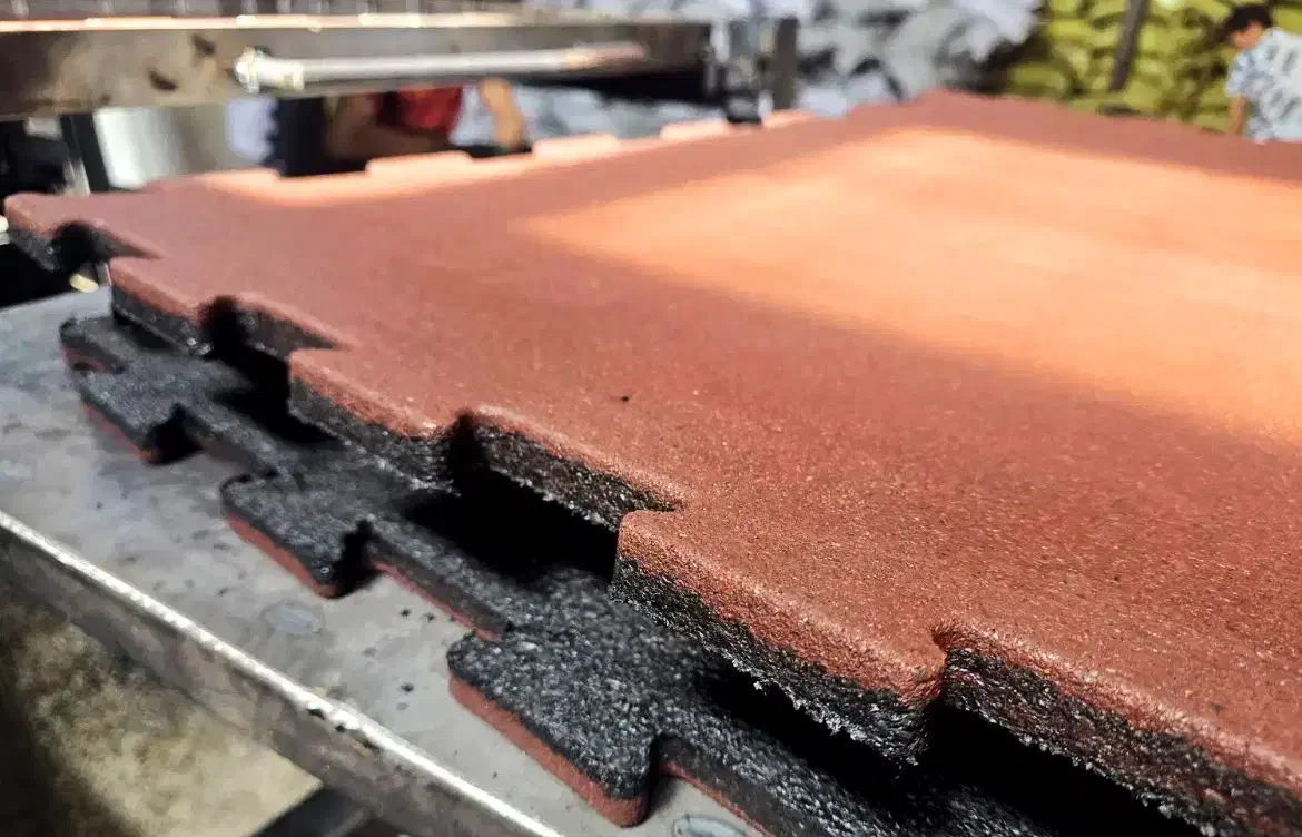 کفپوش گرانول / کفپوش گرانولی باشگاه بدنسازی|تجهیزات ورزشی|تهران, شوش (باغ آذری)|دیوار