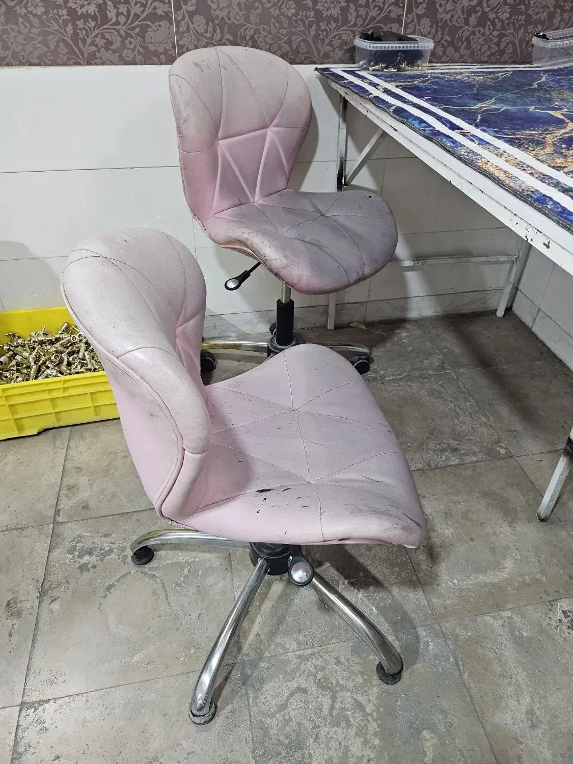 جفتش یک میلیون|صندلی و نیمکت|ری, دیلمان|دیوار