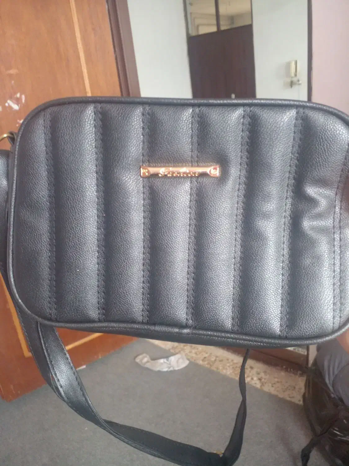 کیف|کیف، کفش، کمربند|فیروزکوه, |دیوار