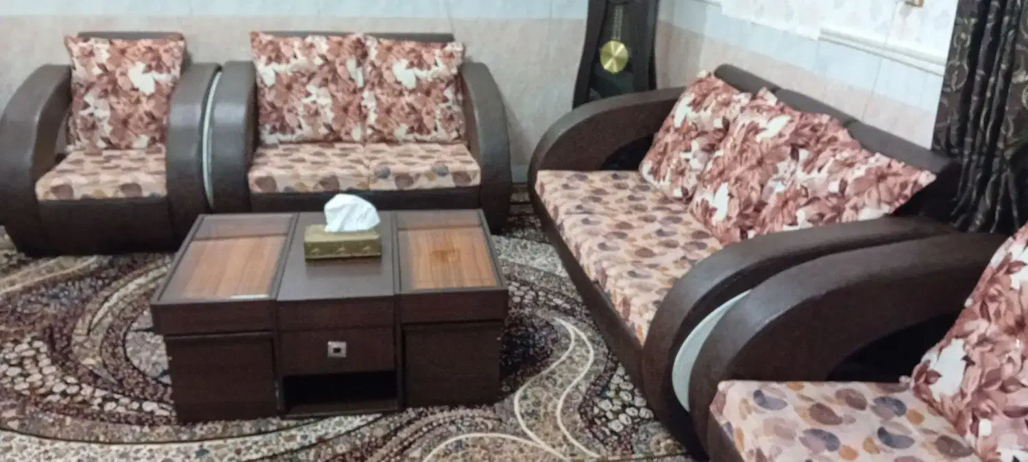 مبل راحتی با میز در تمیز و شیک|مبلمان خانگی و میز عسلی|سلفچگان, |دیوار