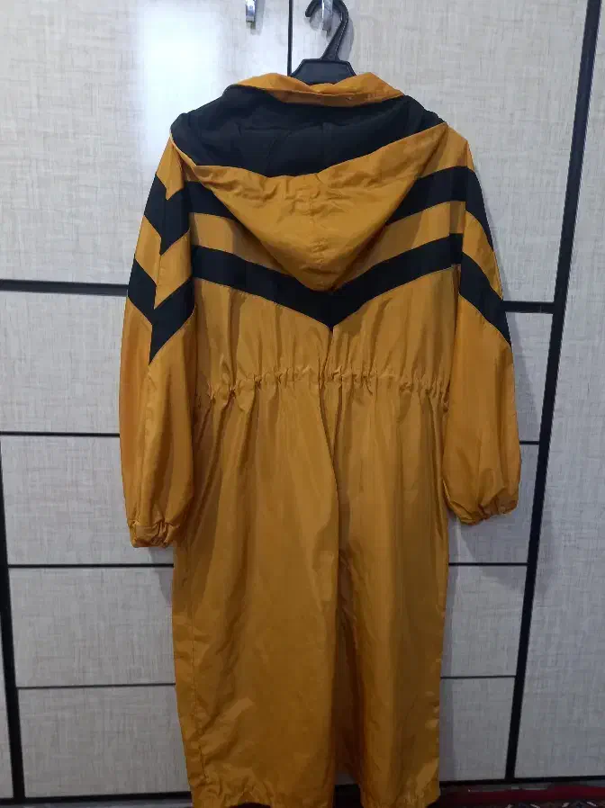 بارانی بلند|لباس|خلخال, |دیوار