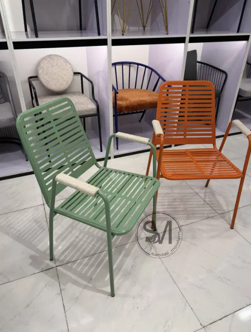 صندلی فلزی فضای باز کافه فست فود بیکن سوخاری|کافی‌شاپ و رستوران|باقرشهر, |دیوار