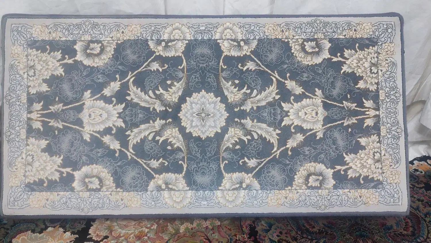 پشتی|پشتی|ری, سیزده آبان|دیوار