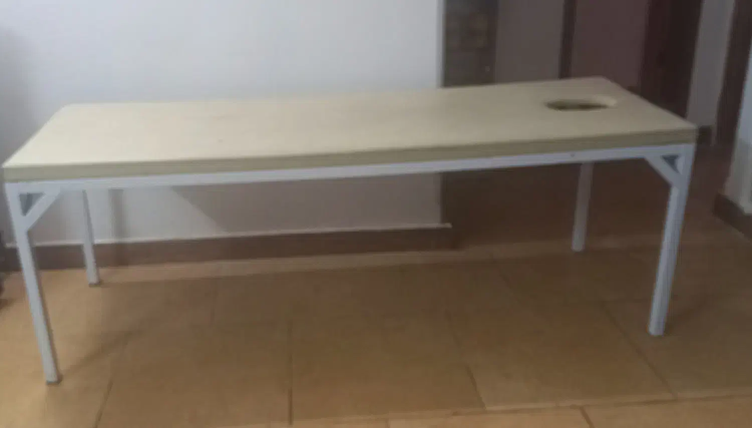 دوعدد تخت(مژه،فیشال،ماساژ) و یک صندلی گردون|آرایشگاه و سالن‌های زیبایی|بابل, |دیوار