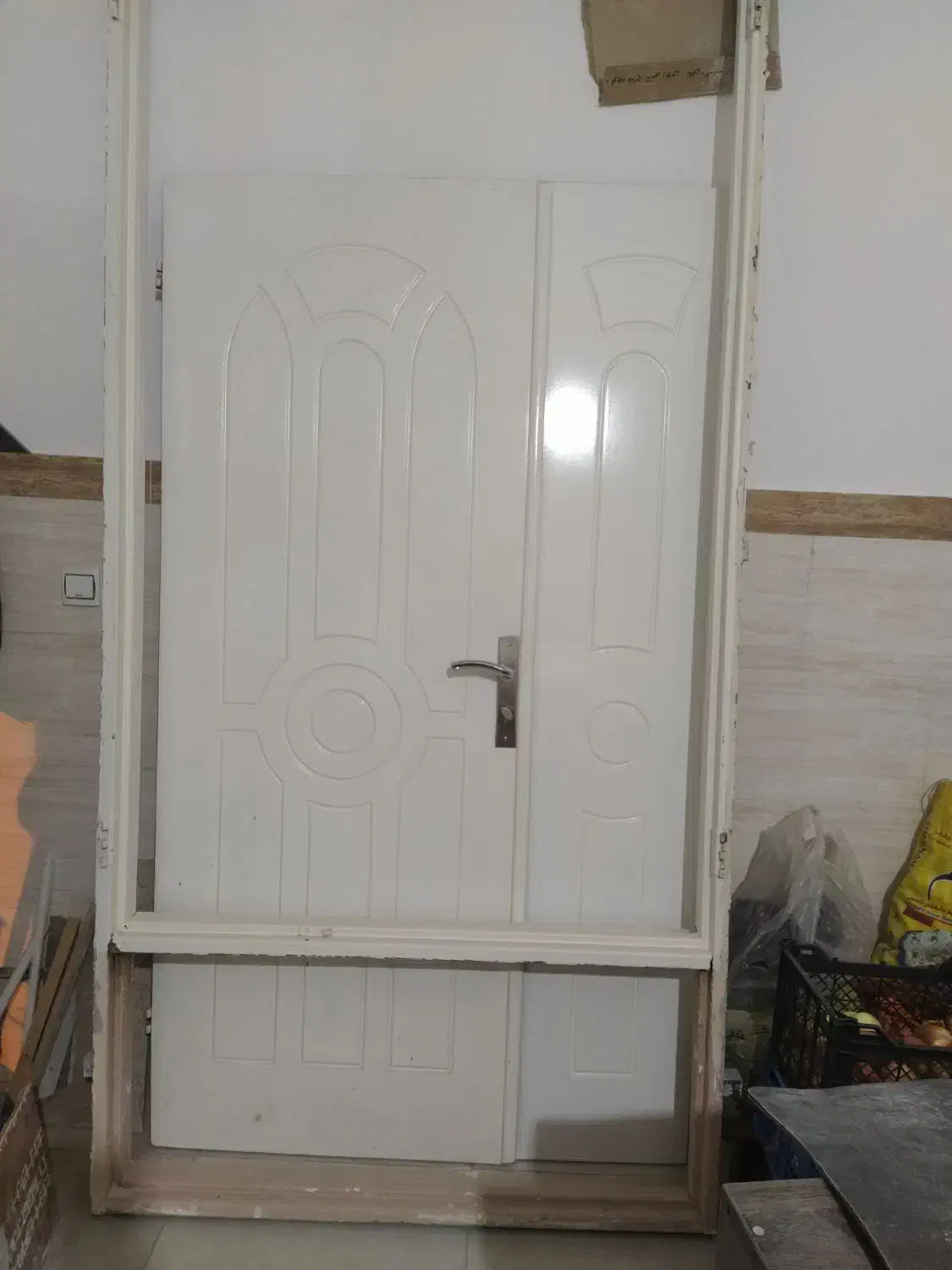 در چوبی با چهار چوب و کلید و دستگیره|مصالح و تجهیزات ساختمان|زنجان, |دیوار