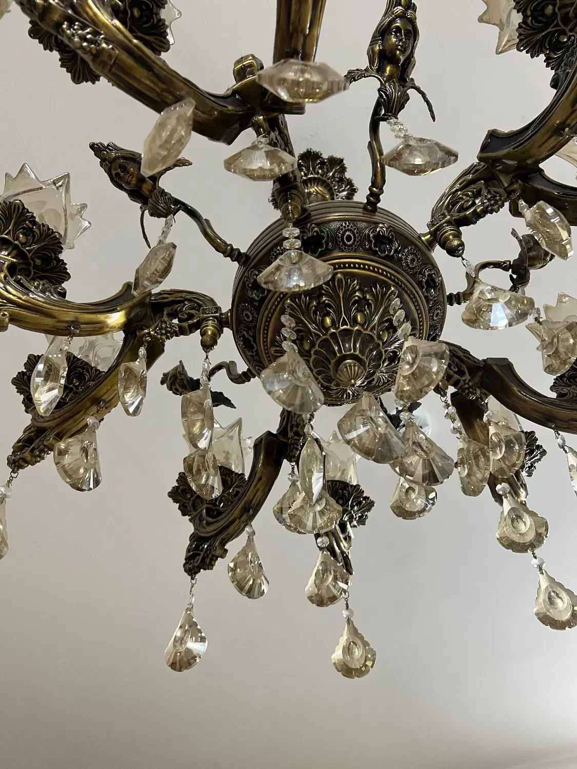 لوستر برنزی طرح فرشته|لوستر و چراغ آویز|اصفهان, چشمه باقرخان|دیوار