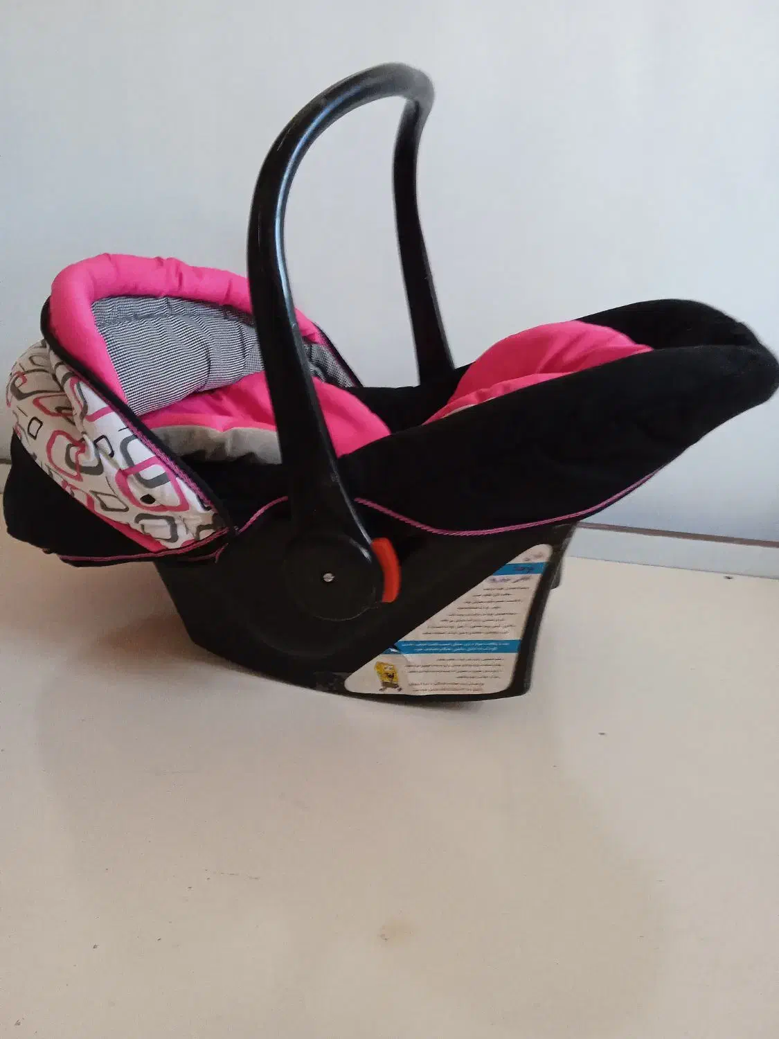 کریر و عروسک هر دوسالم وزیبا|کالسکه و لوازم جانبی|صدرا-فارس, فاز ۱|دیوار