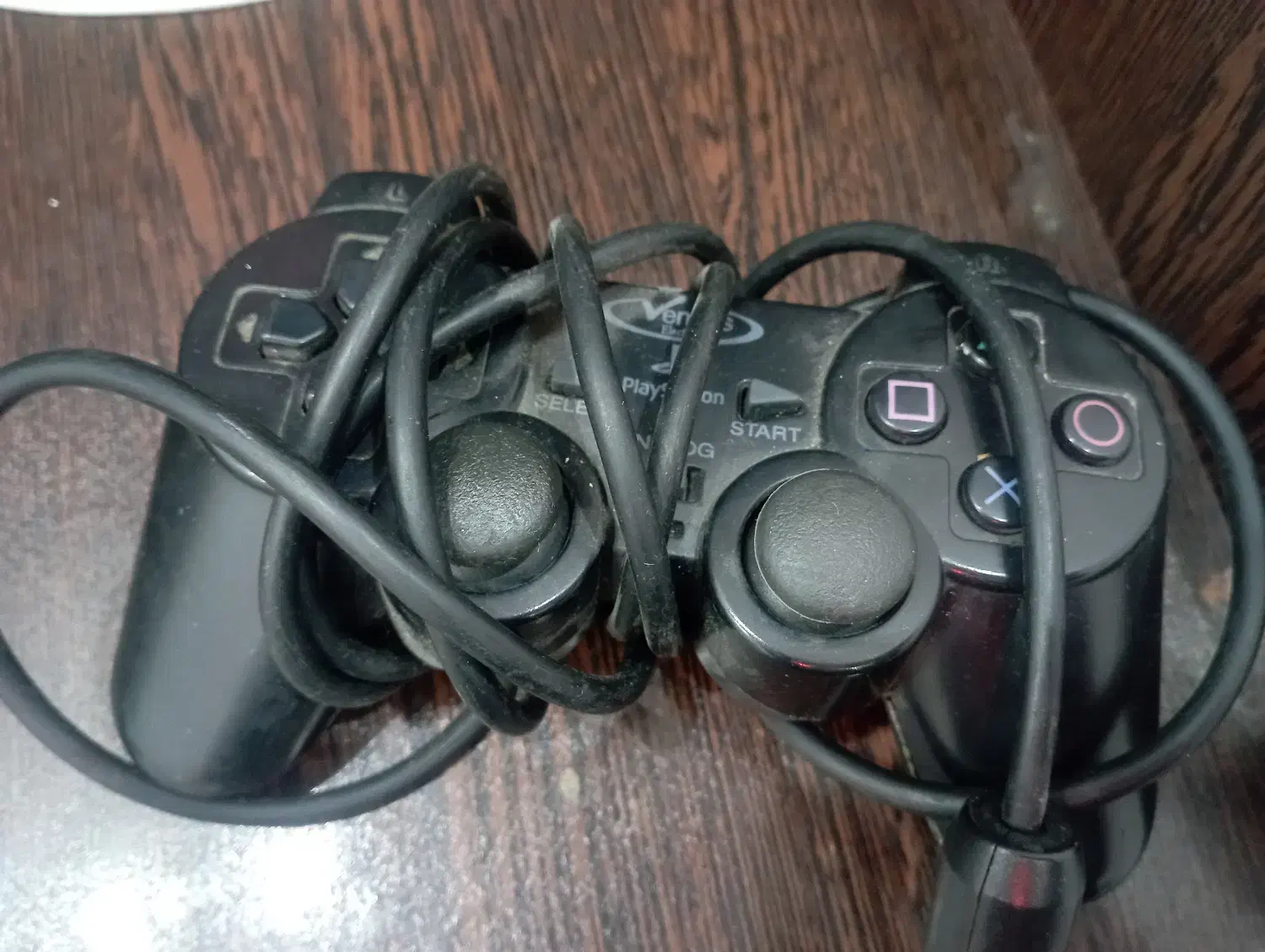 دسته پلی استیشن|کنسول، بازی ویدئویی و آنلاین|رباط‌کریم, رباط‌کریم|دیوار