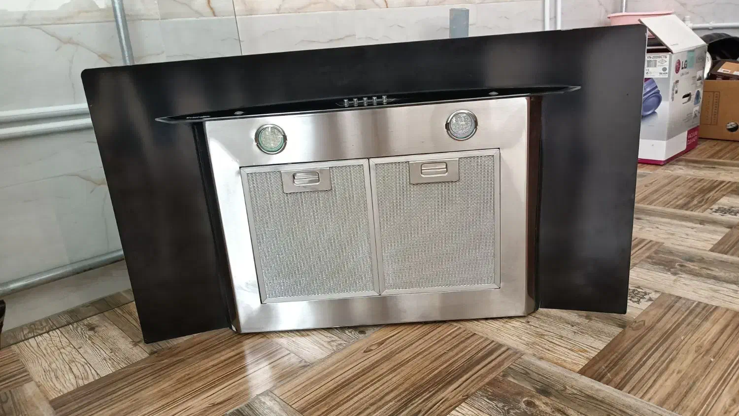 هود جنرال|هود|اهر, |دیوار