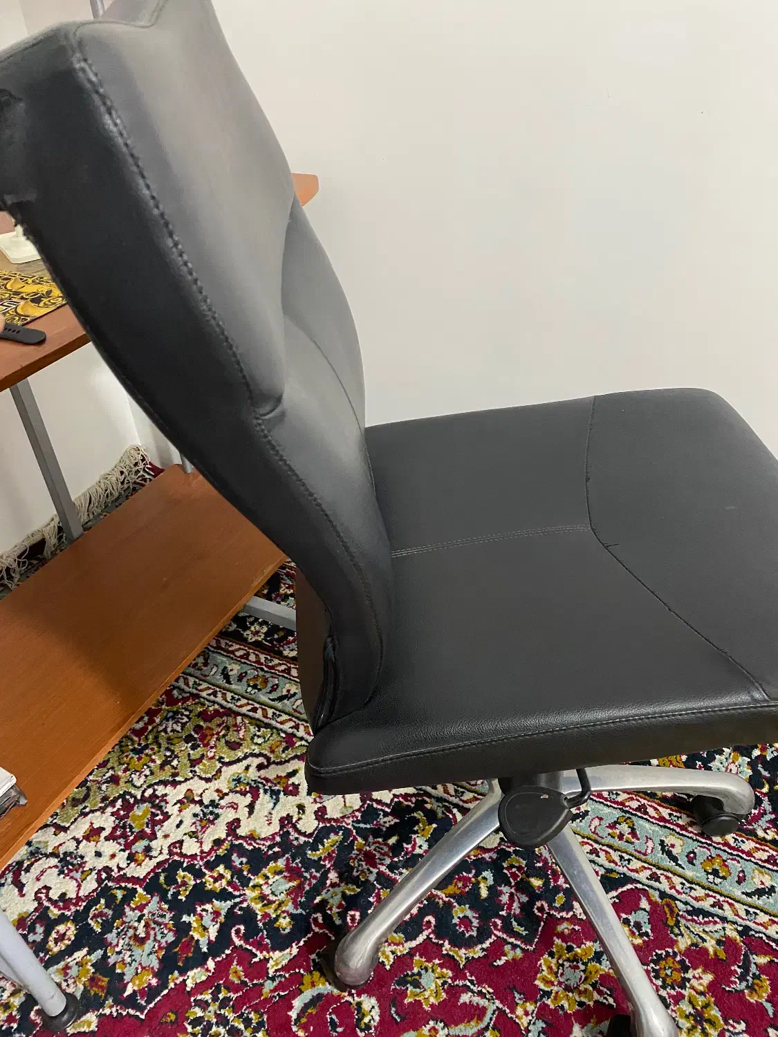 میز کامپیوتر و تحریر و صندلی اداری|مبلمان خانگی و میز عسلی|سرخنکلاته, |دیوار