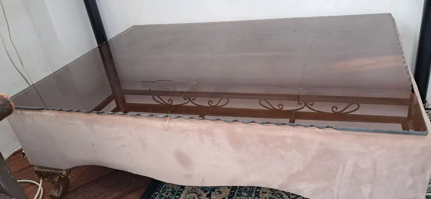 میز عسلی مبلی باشیشه سالم بشرط|مبلمان خانگی و میز عسلی|لاهیجان, مهرگان|دیوار