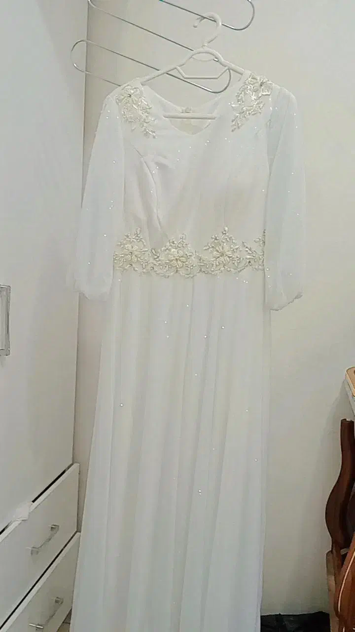 تعدادی لباس مجلسی|لباس|بندر انزلی, جفرود پایین|دیوار