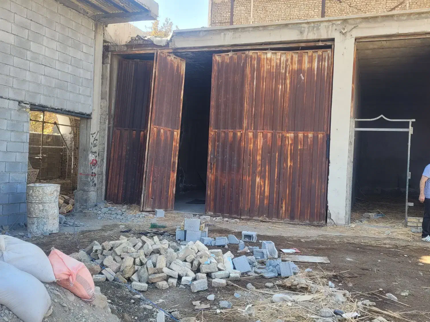 درب آهنی بزرگ|مصالح و تجهیزات ساختمان|هشتگرد, شهرک ولیعصر (مصلی)|دیوار