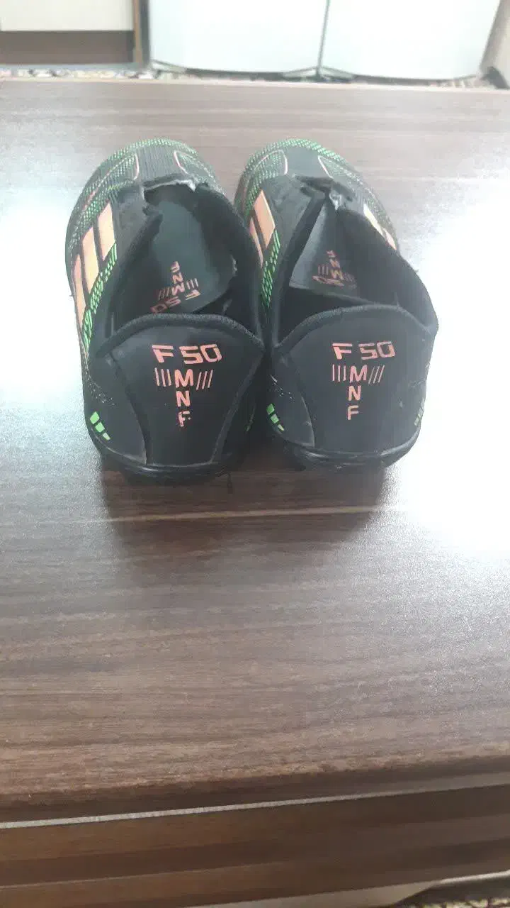 استوک نو در چمن|کفش و لباس بچه|قم, باغ شازده|دیوار