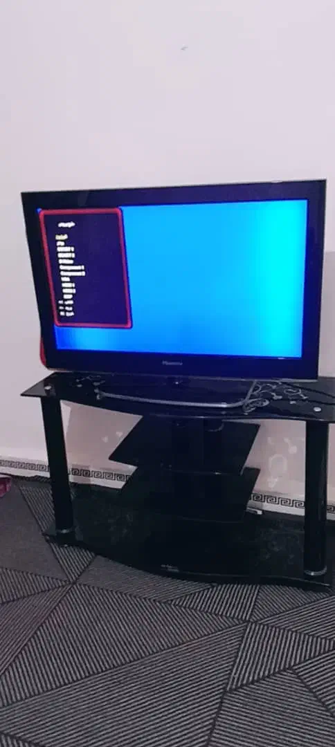 یک عدد تلوزیون ۳۲ و دو عدد میز|تلویزیون و پروژکتور|دزفول, |دیوار