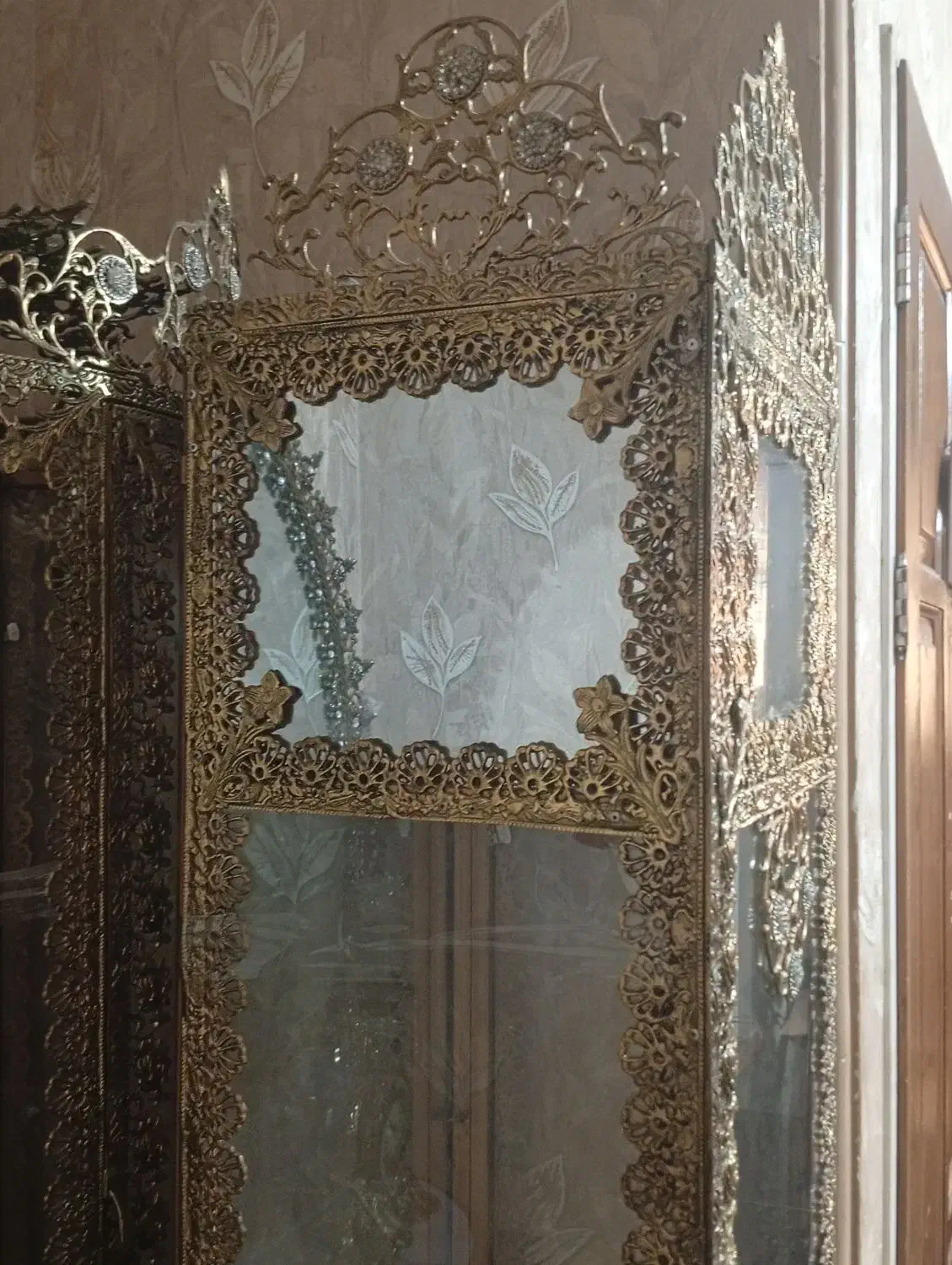 ویترین تمام برنج|بوفه، ویترین، کنسول|قدس, شهر‌قدس|دیوار