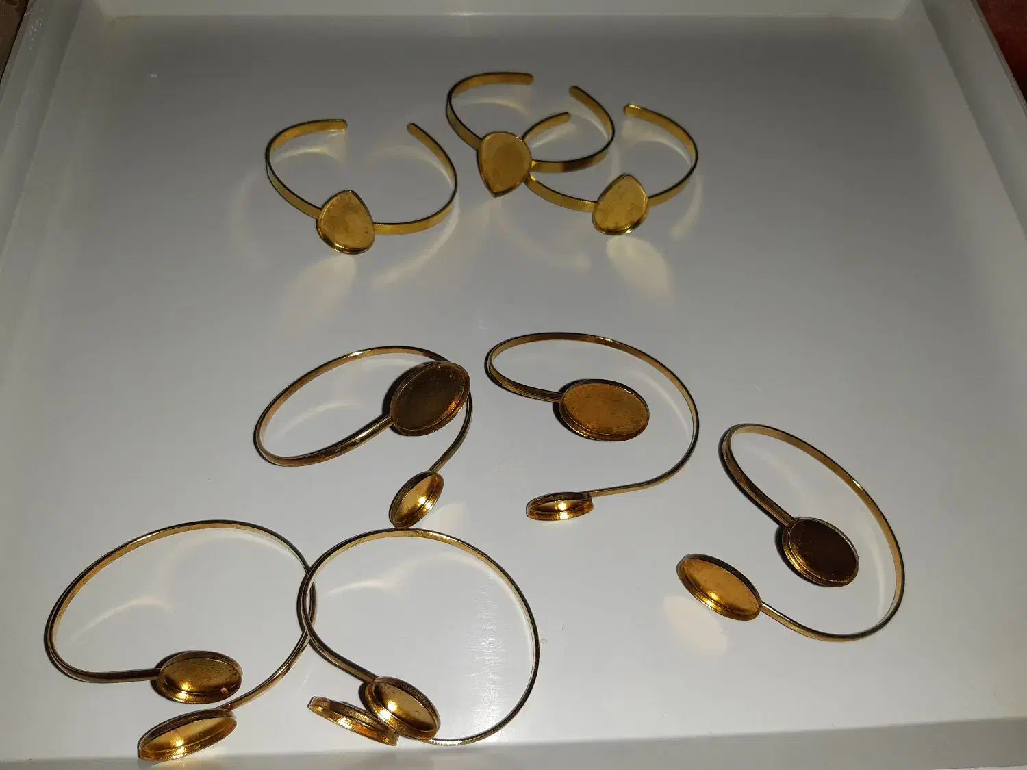 گوشواره طلاپیداشده|اشیا|چالوس, |دیوار