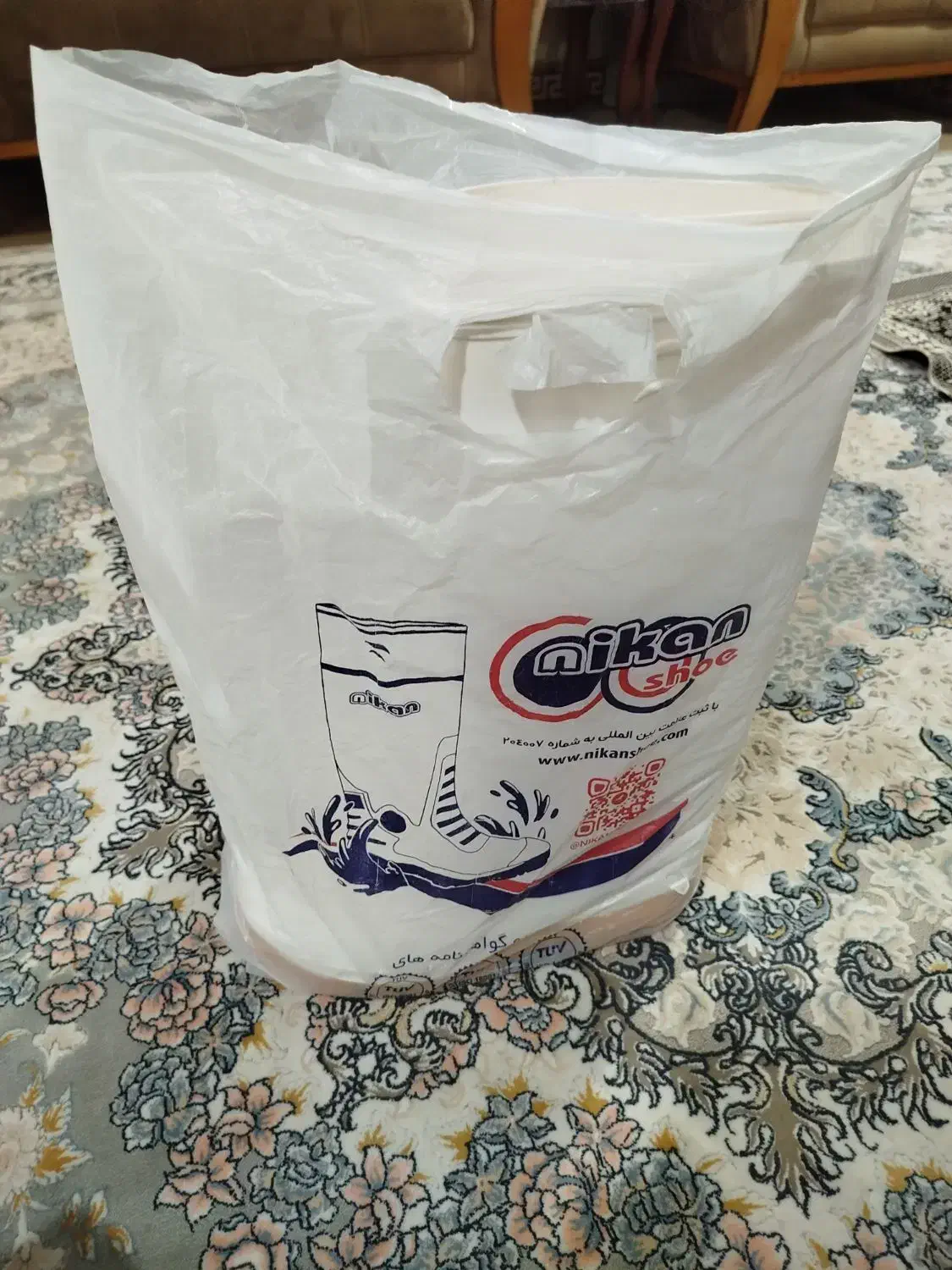 چکمه|کیف، کفش، کمربند|سرخنکلاته, |دیوار