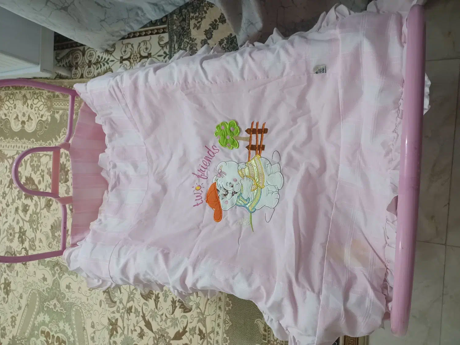 گهواره وتخت(۲منظوره) نوزاد همراه با تشک و پتو|تخت و صندلی بچه|زاهدان, |دیوار