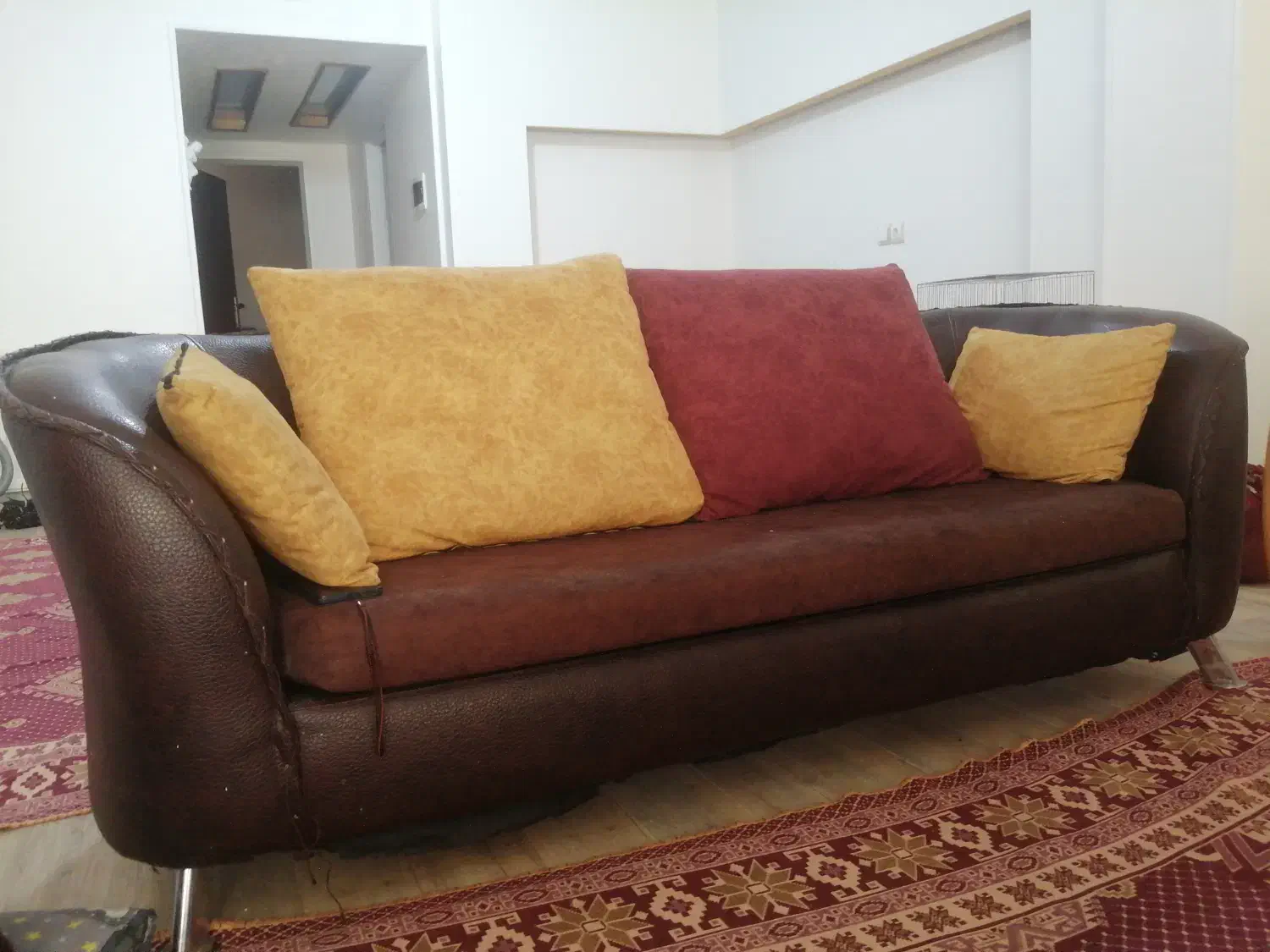 مبل چرم وپارچه|مبلمان خانگی و میز عسلی|شاهینشهر, عطار|دیوار