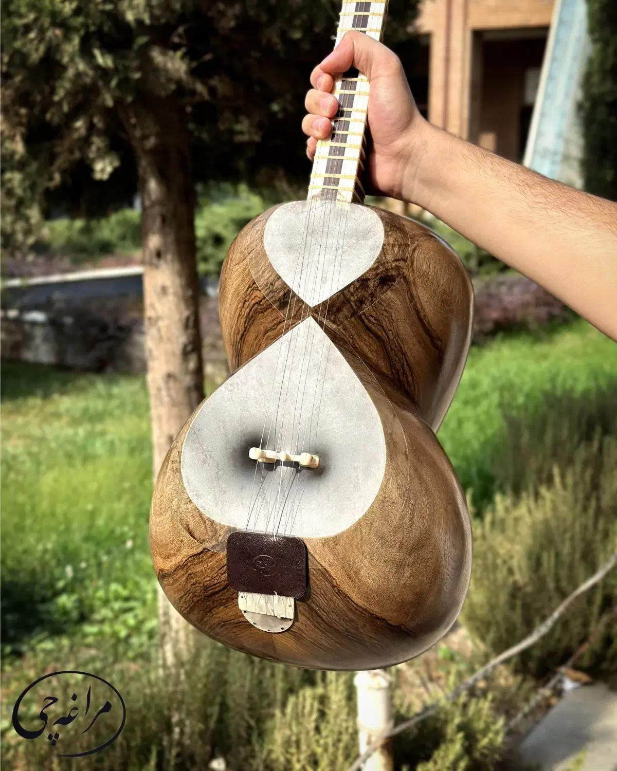 تار مراغه چی،چوب گردو|سازهای سنتی|اندیشه, اندیشه فاز ۴|دیوار