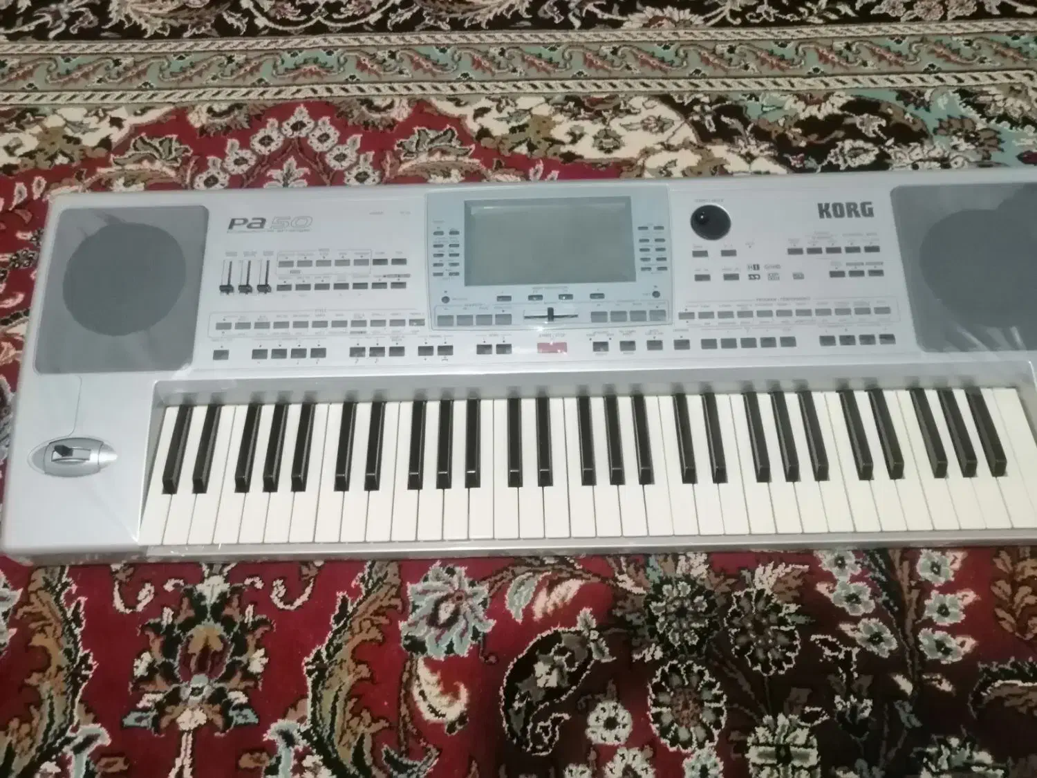 ارگ|پیانو، کیبورد، آکاردئون|قیروکارزین, |دیوار