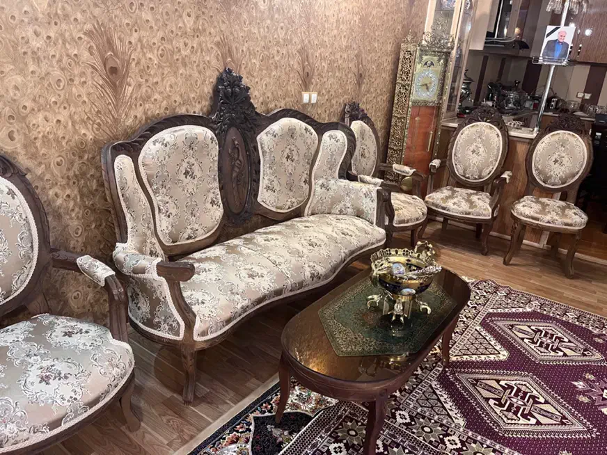 فروش مبل با عسلی و تابلو فرش در حد نو|مبلمان خانگی و میز عسلی|مرند, |دیوار