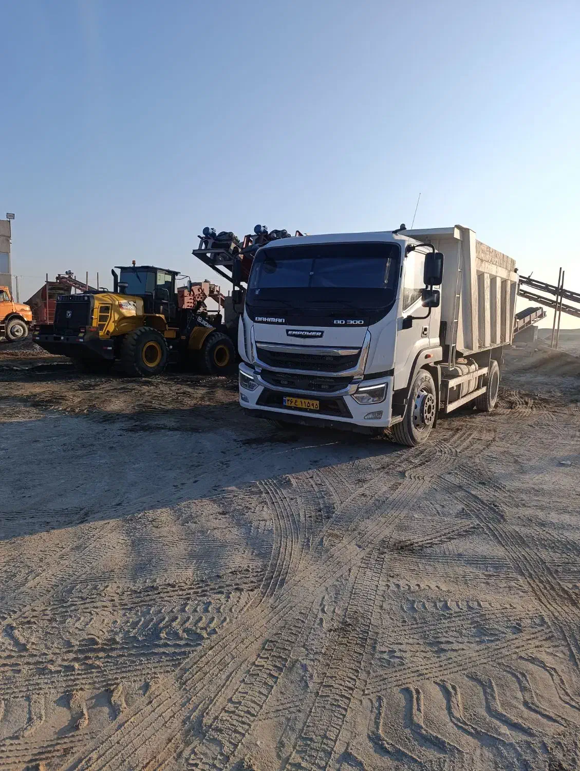 حمل شن و ماسه نخودی و بادامی در جالق|خدمات حمل و نقل|جالق, |دیوار