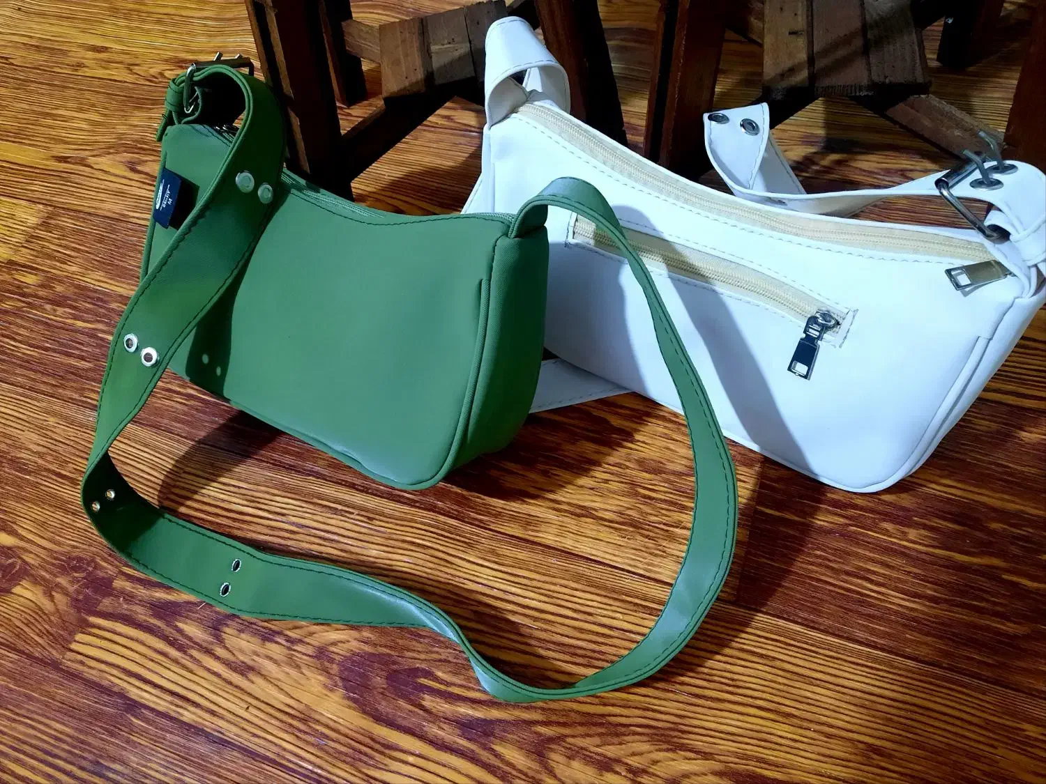 کیف و کفش|کیف، کفش، کمربند|شیراز, کوشک میدان|دیوار