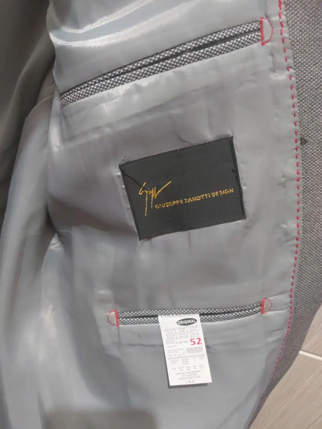 کت طوسی تک|لباس|قم, شهر قائم|دیوار