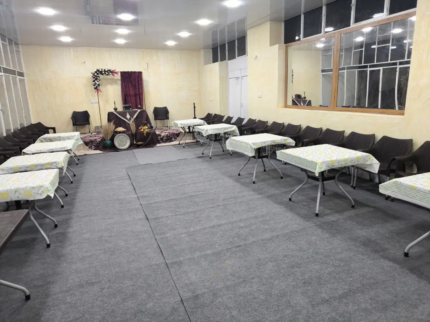 سالن اجاره ای جهت عقد و عروسی در خیابان 45 متری|اجارهٔ کوتاهمدت ویلا و باغ|خمینیشهر, |دیوار