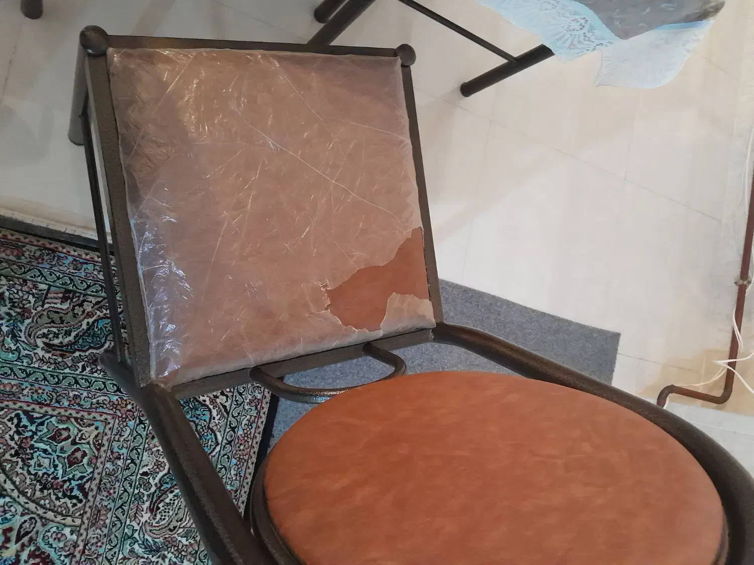 صندلی فلزی درحدنو|صندلی و نیمکت|مراغه, |دیوار