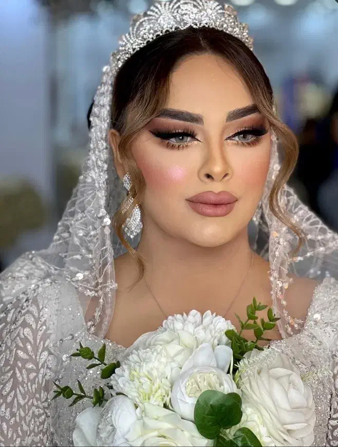 میکاپ شنیون تضمینی آف ویژه|خدمات آرایشگری و زیبایی|رشت, معلم|دیوار