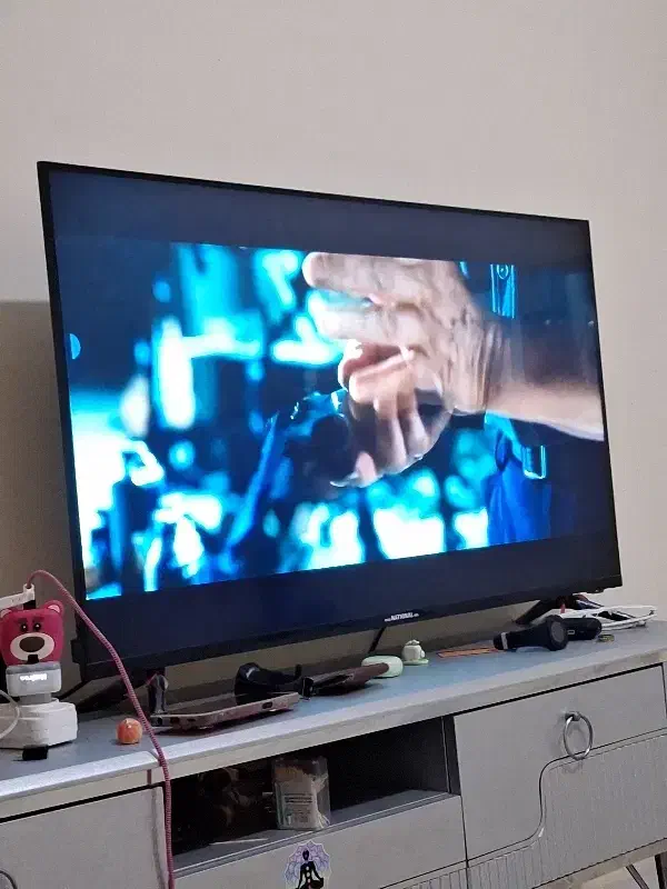 تلویزون|تلویزیون و پروژکتور|پرند, فاز ۶|دیوار