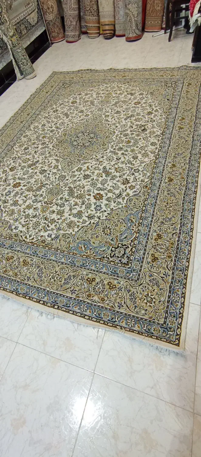 فرش۹متری۵۰۰شانه لاکی وکرم|فرش|اردبیل, |دیوار