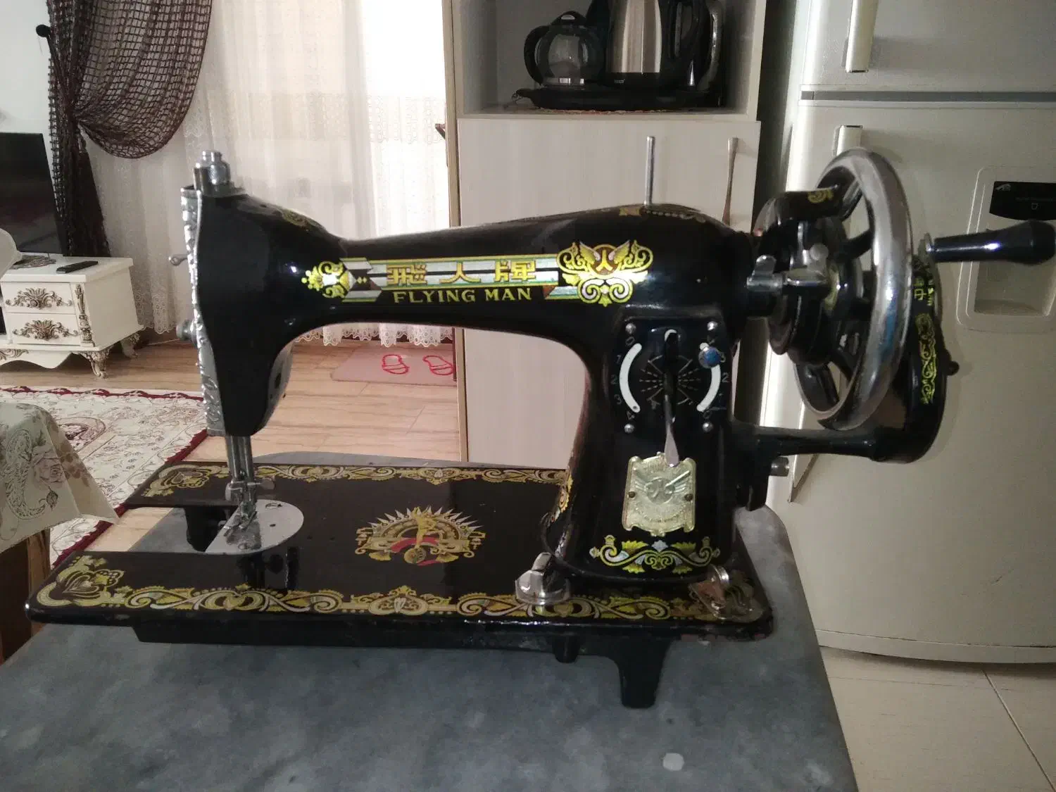 فروش میز تلویزیون سالم و چرخ خیاطی|میز تلویزیون|نوشهر, |دیوار