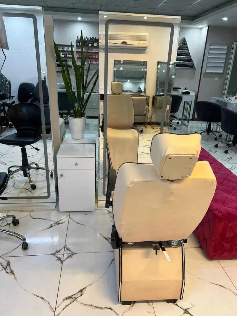 میز ناخن تک نفره سرشور روشویی صندلی اصلاح|آرایشگاه و سالنهای زیبایی|کرج, اتحاد|دیوار