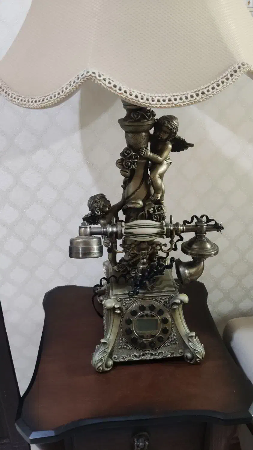 آباژور و میز سالم و تمیز فروشی|میز تلفن|سنگر, |دیوار