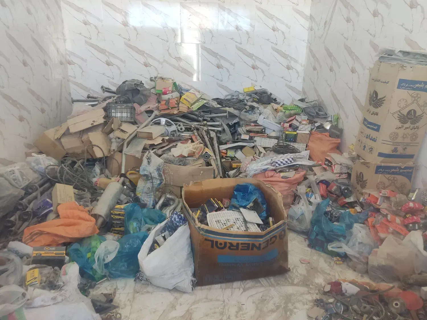 وسایل لوازم یدکی دو هزار ونیسان و سواری. سیمرغ|قطعات یدکی و لوازم جانبی|سراوان, |دیوار