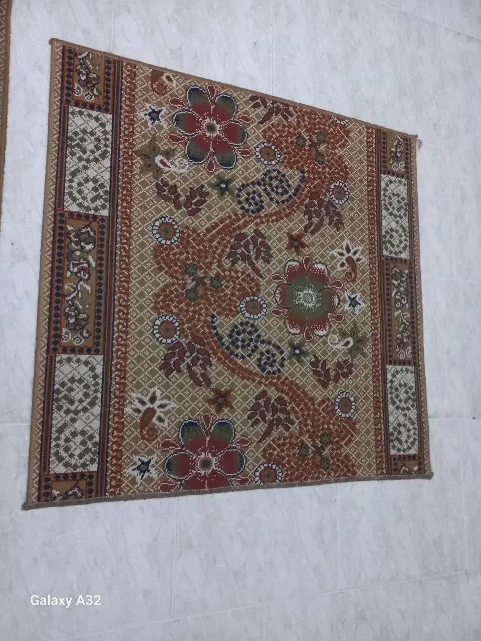 راهرویی کرم رنگ ۱ در ۴|فرش|فردیس, منظریه|دیوار