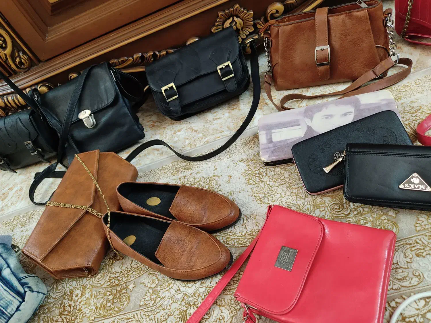 فروش کیف|کیف، کفش، کمربند|رباط‌کریم, رباط‌کریم|دیوار