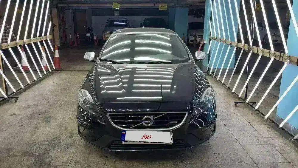 وولوو v40 مدل 2014 R-DESIGN PLUS مشکی بدون رنگ|خودرو سواری و وانت|تهران, ظفر|دیوار