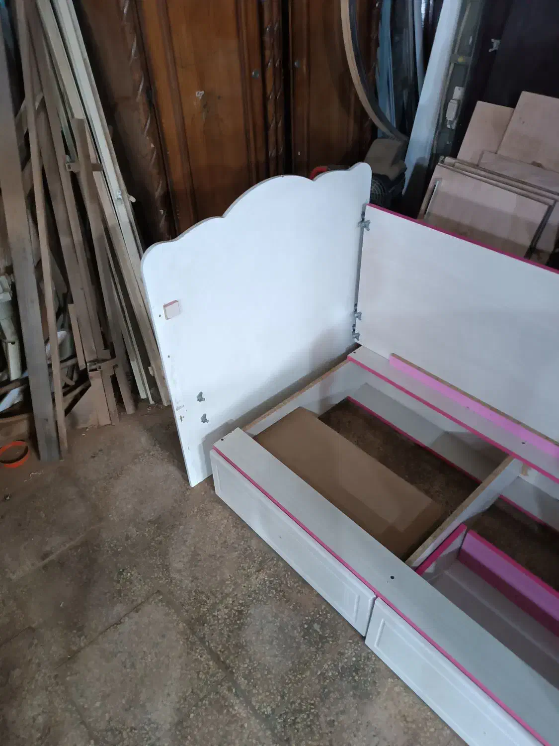 تخت نوزاد|تخت و سرویس خواب|مشکین‌دشت, |دیوار