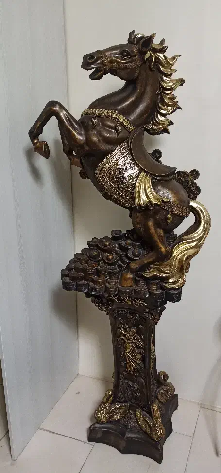 مجسمه اسب و پایه تزئینی|مجسمه، تندیس، ماکت|پرند, فاز ۴|دیوار