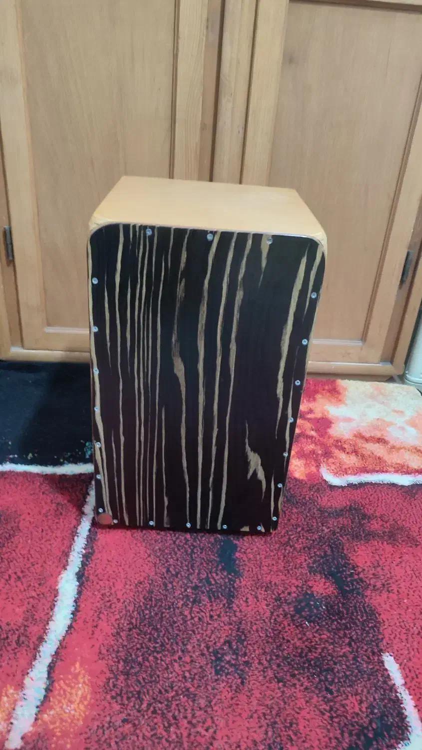 ساز کاخن پادوک|درام و پرکاشن|صحنه, |دیوار