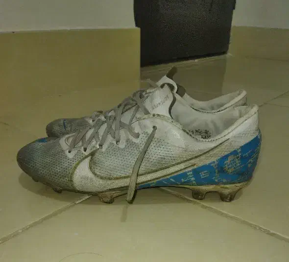 کفش چمنی و سالنی نایک|کیف، کفش، کمربند|کلاله, |دیوار