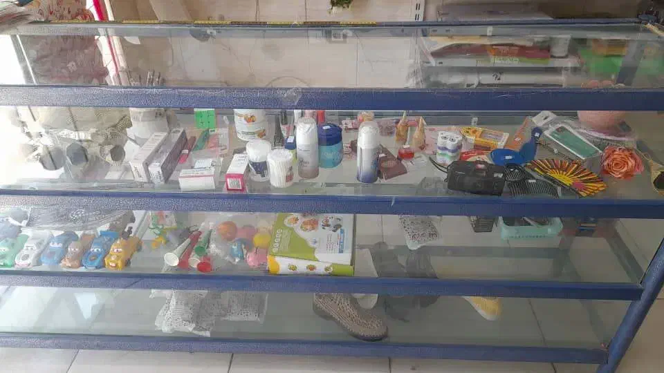 ویترین مغازه|بوفه، ویترین، کنسول|شاهین‌شهر, شهرک گلدیس|دیوار